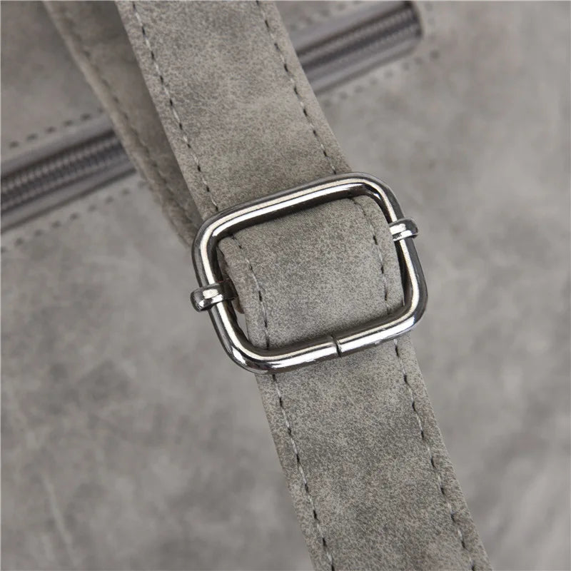 Bolsa Feminina Tote em Couro com Spikes