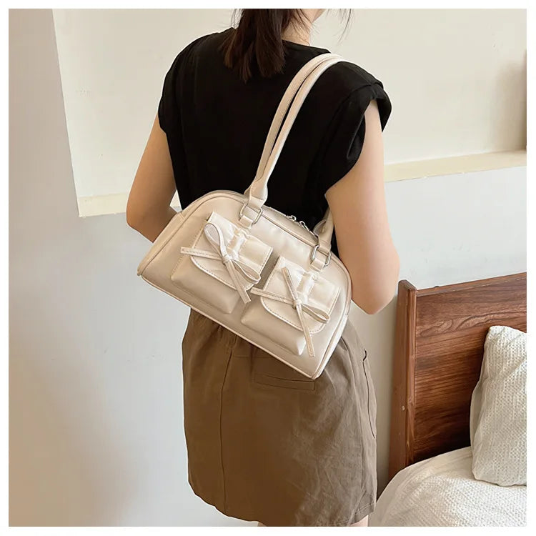 Bolsa Feminina de Ombro em Couro Fashion com Laço