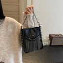 Bolsa Feminina de Ombro em Couro Com franjas e Spikes