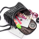 Bolsa Tiracolo Feminina Com Spikes