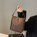 Bolsa Feminina de Ombro em Couro Com franjas e Spikes