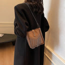 Bolsa Feminina de Ombro em Couro Com franjas e Spikes